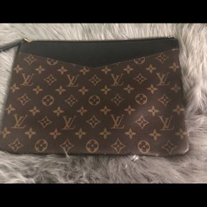 Louis Vuitton Daily Pouch